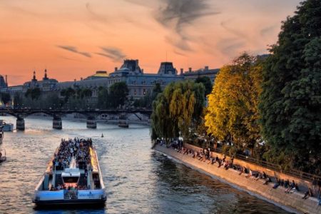 1 Hour Seine River Cruise Tickets In Paris
